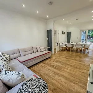 https://stratford-gateway-house.cambridgehotelsuk.com